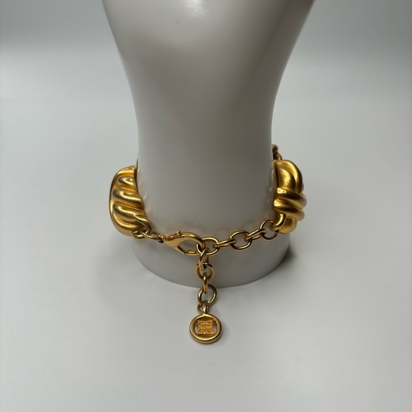 Vintage Givenchy Gold Tone Chunky Linked Knot Bracelet - Picture 5 of 14